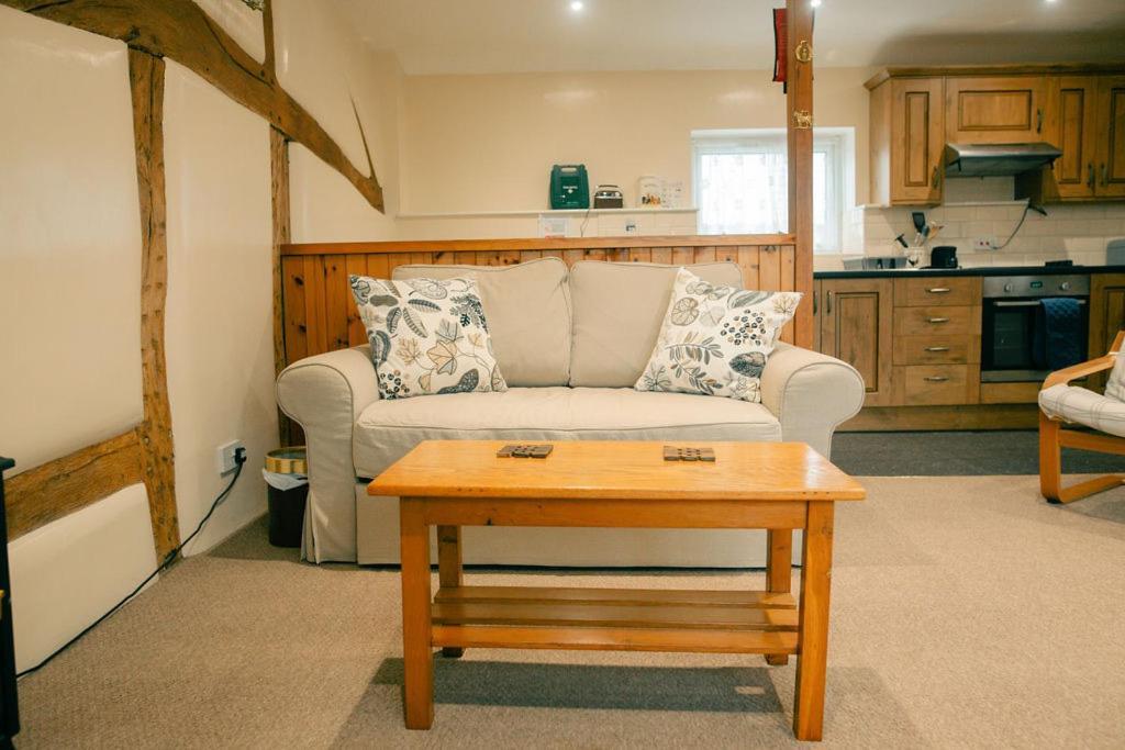 Granary At Tyddyn Isaf Villa รูธิน ภายนอก รูปภาพ