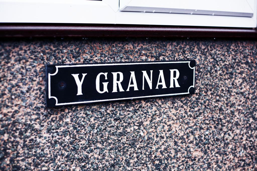 Granary At Tyddyn Isaf Villa รูธิน ภายนอก รูปภาพ